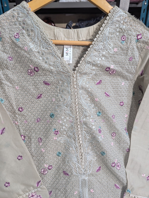 MnM luxury lawn 3pcs organza Dupatta 3560